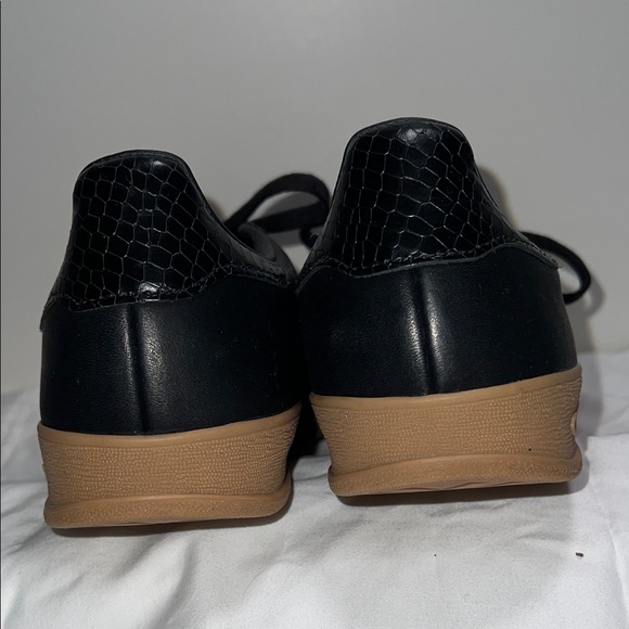 Adidas Black and Gold Men's Sneakers - Picture 5 of 10
